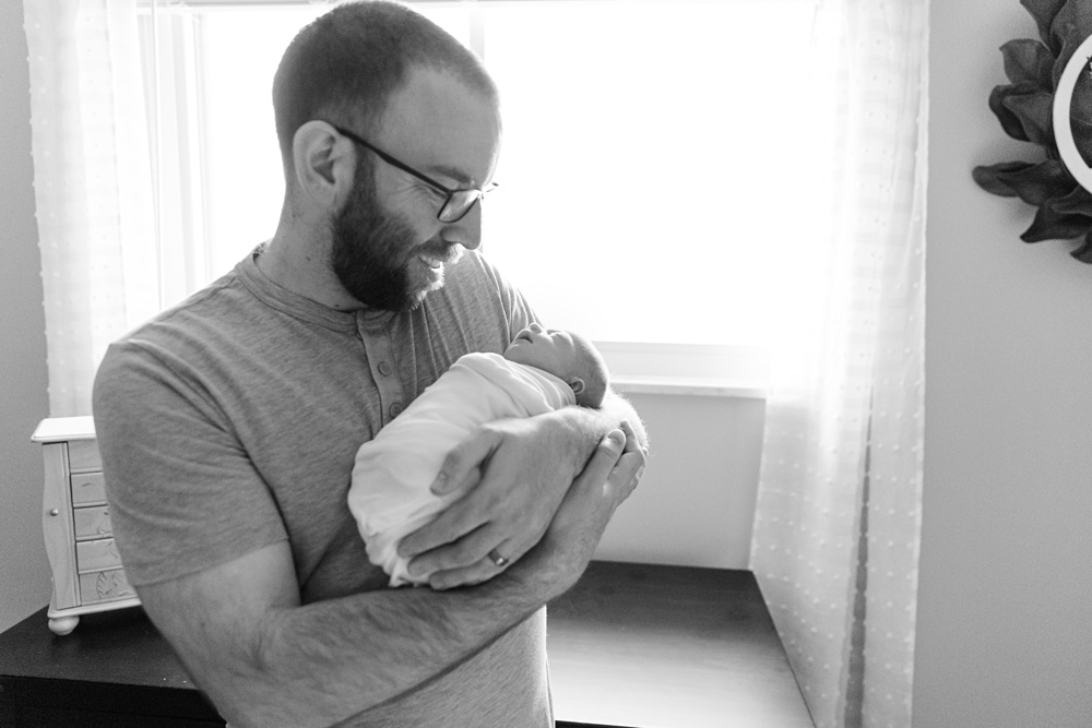 St Louis Newborn Photographer_0020 father daughter newborn photo