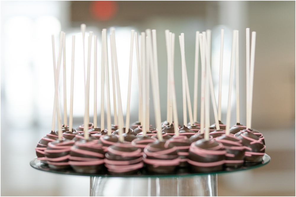 St. Louis Wedding Photographer_0033 cake pops