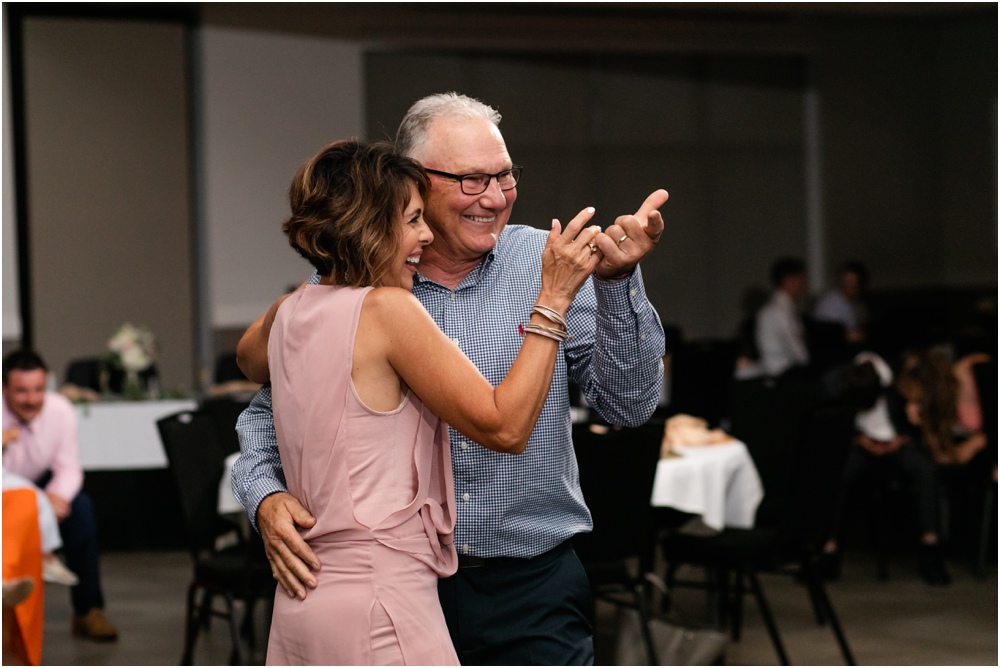 St. Louis Wedding Photographer_0053 wedding guest images