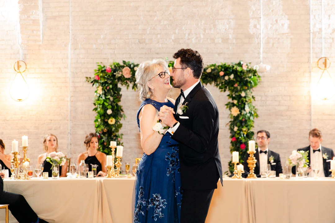 Missouri Wedding Photographer_0044 mother son dance