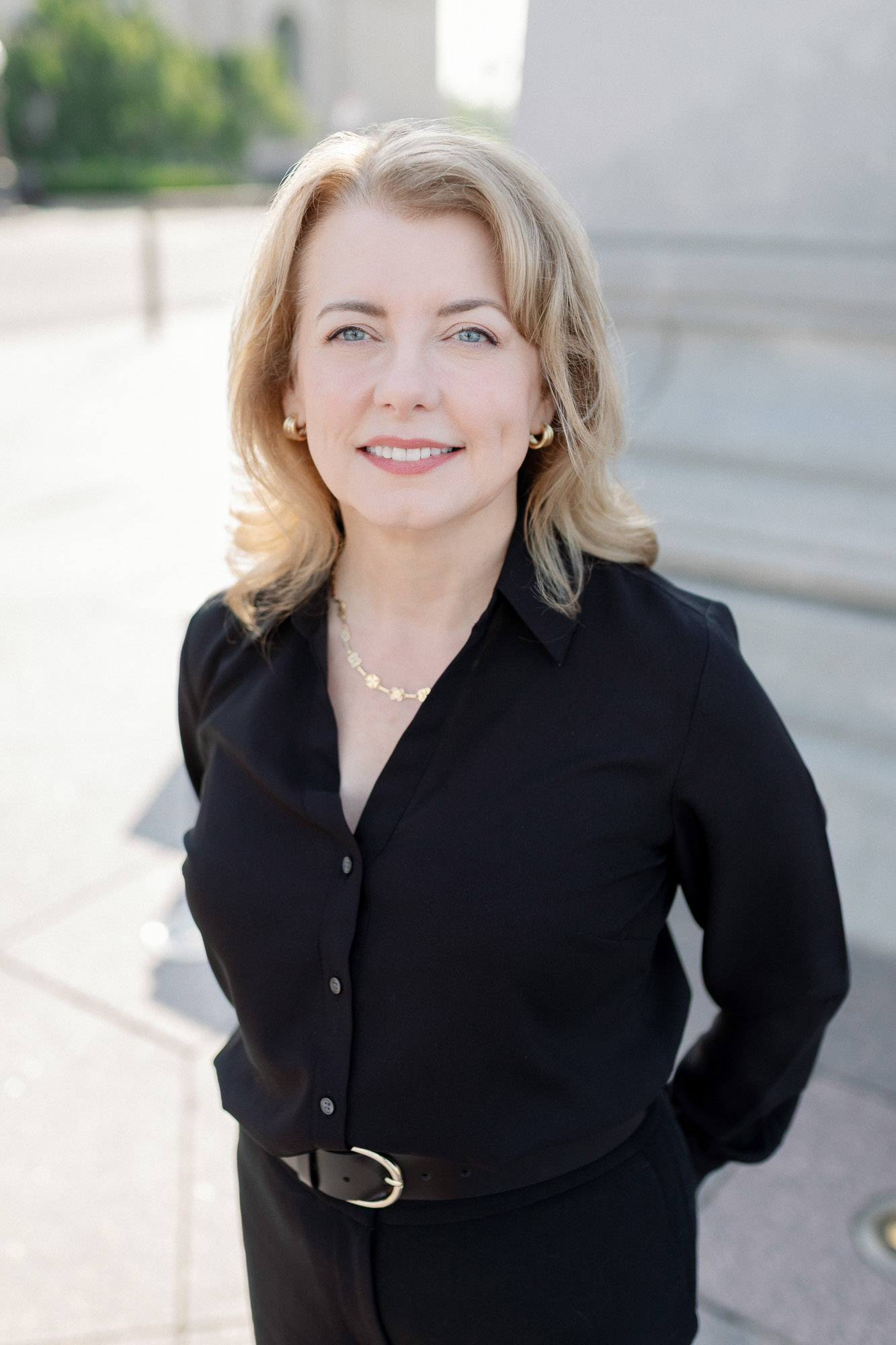 St. Louis headshot photographer outdoor portrait in Forest Park