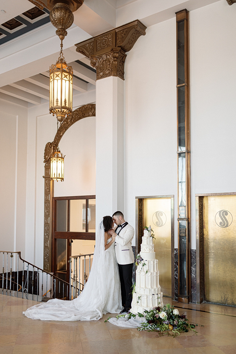 Editorial St. Louis wedding cake photograph at The Noble
